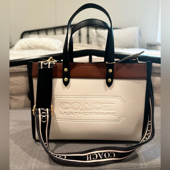 Coach Handbags - COACH HANDBAG 👜